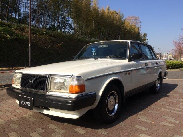 ボルボ 240GL セダン '88 白