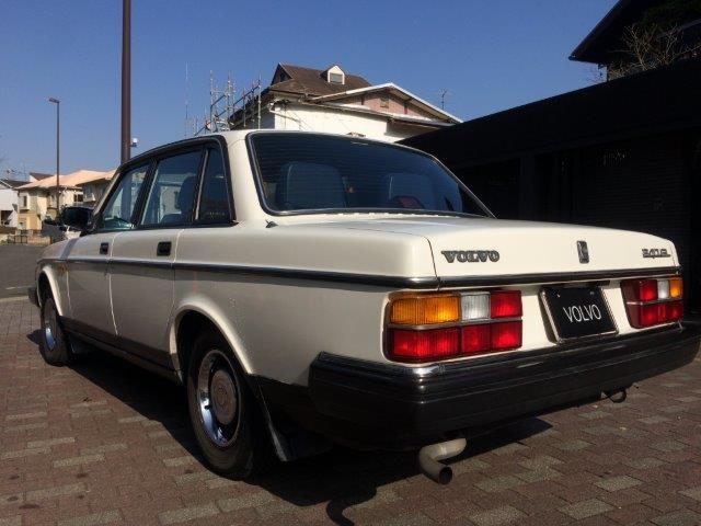 ボルボ 240GL セダン '88 白　画像2