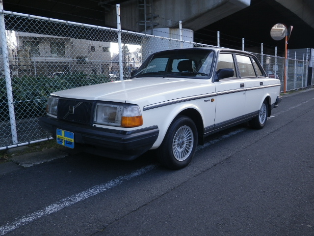 ボルボ　240GL セダン　LIMITED の画像01