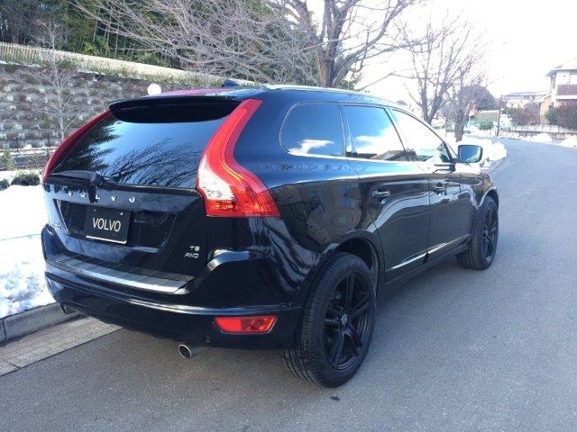 ボルボ  XC60  T6 AWD ブラックサファイアM 画像2