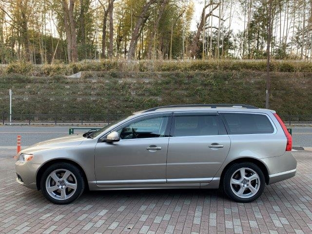 ボルボ　Ｖ70　2.5ＬＥ　2011年モデル　画像3